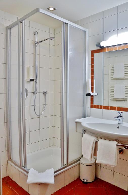 Gasthof Zur Strass Eugendorf Quarto foto